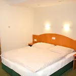 - Zum Gruenen Jaeger ホテル 3*