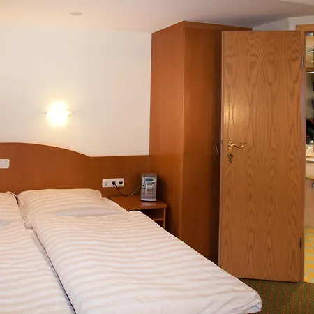- Zum Grünen Jäger Hotel