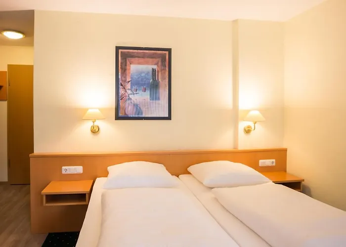 - Zum Gruenen Jaeger Hotel